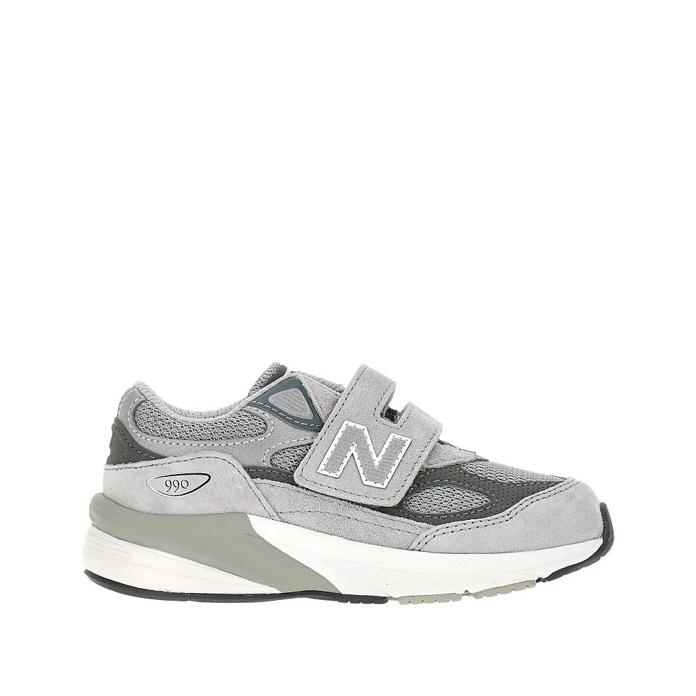 Sneakers 990v6